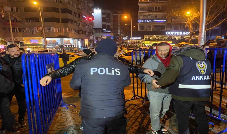 Ankarada vatandaşlar yeni yıla Kuğulu Parkta girdi