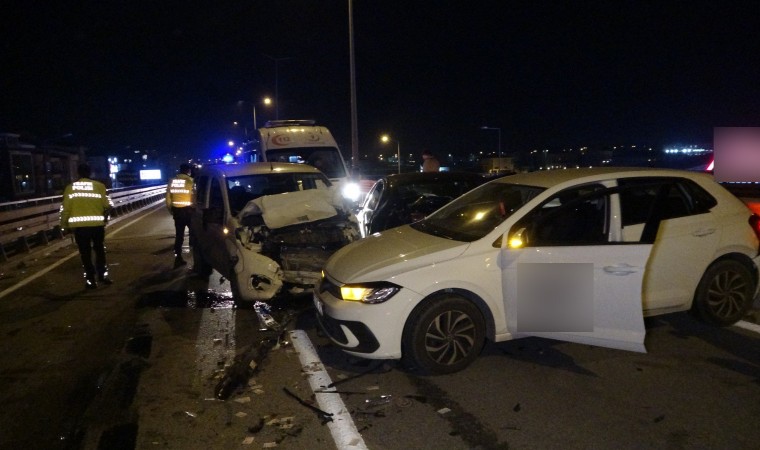 Antalyada 4 araçlı zincirleme kaza: 3 yaralı