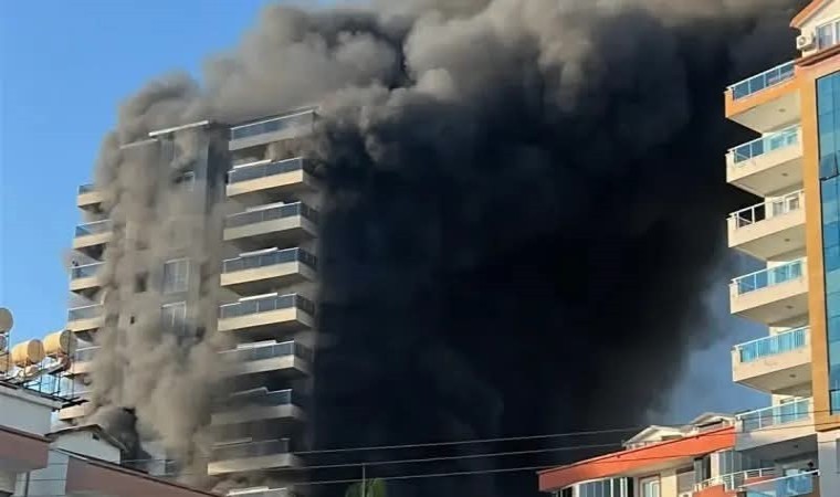 Antalyada otel inşaatında yangın