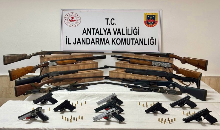 Antalyada ruhsatsız silah operasyonu