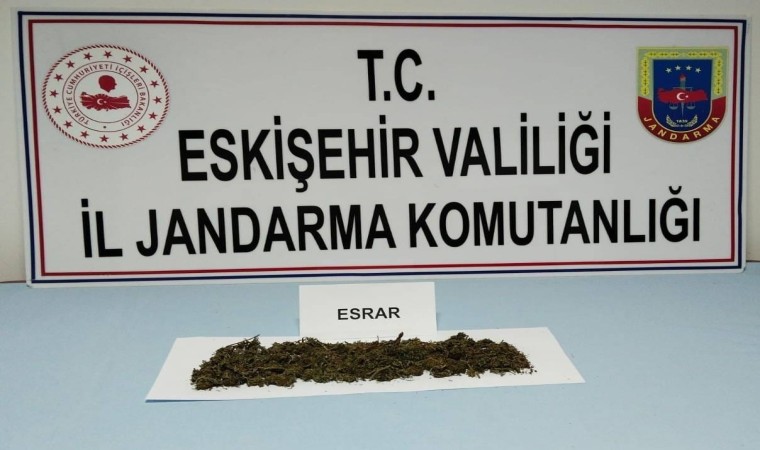 Araçta uyuşturucu madde bulunduran 2 şahıs yakalandı