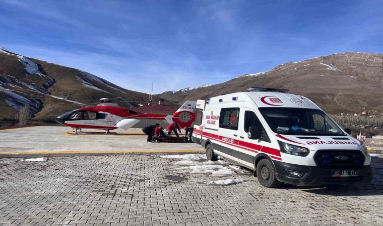 Bahçesarayda hamile kadın, ambulans helikopterle Vana sevk edildi