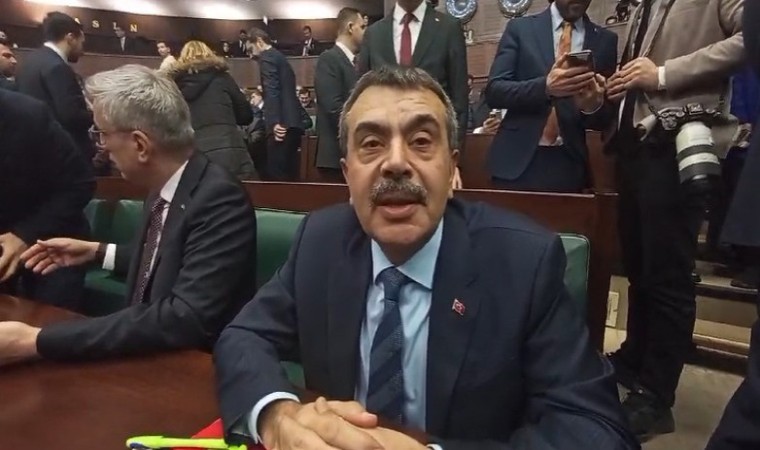 Bakan Tekin: Özele tavsiyem danışmanlarının verdiği bilgileri teyit etsin