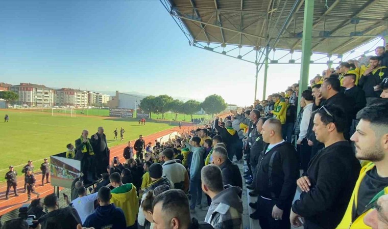 Balıkesir Milletvekili Serkan Sarı, Edremit Stadını terk etmek zorunda kaldı