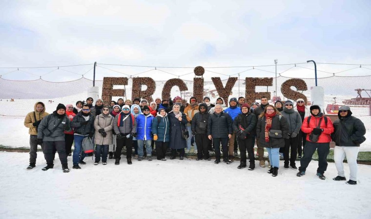 Başkan Büyükkılıç, turistlerle dolup taşan Erciyesi ziyaret etti