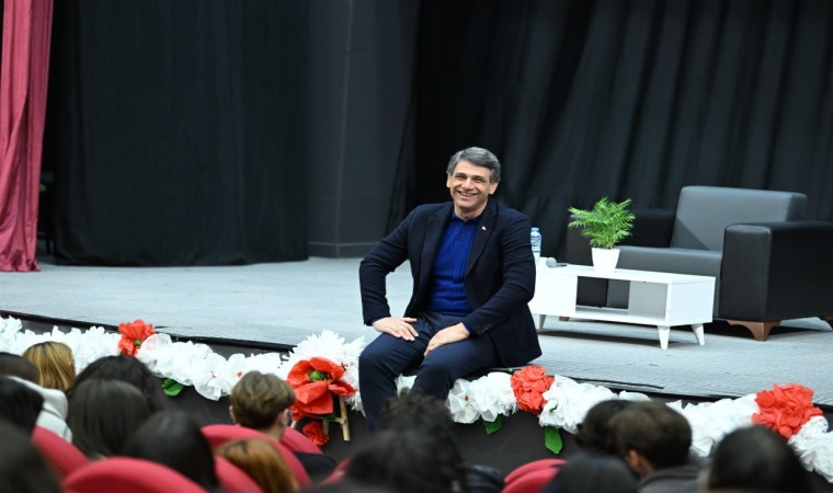 Başkan Kocamandan gençlere: Sizlerin hayalleriniz bizim yol haritamız