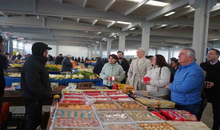 Başkan Subaşı pazar esnafının dertlerini dinledi