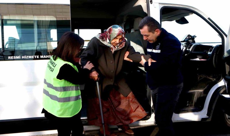 Bayraklı Belediyesi ‘yaşlı destek hattı kurdu