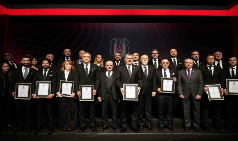 Beşiktaşta Başkan Serdal Adalı ve yönetimi, mazbatalarını aldı