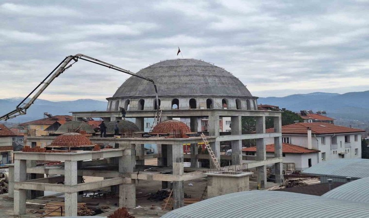 Beyağaç Çarşı Camisinin kubbesi erleştirildi