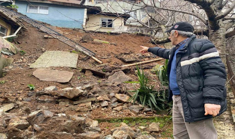 Beykozda 5 metrelik istinat duvarı çöktü