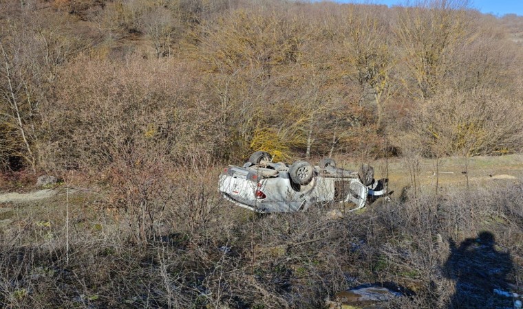 Bilecikte otomobil araziye savruldu: 2 yaralı