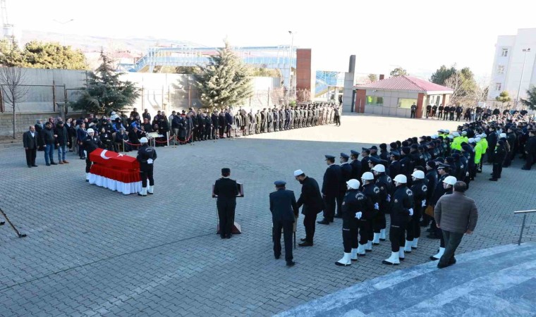 Bingölde kalp krizi geçiren polis memuru memleketine uğurlandı