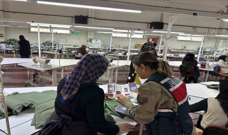 Bingölde tekstil fabrikasında çalışanlara KADES uygulaması tanıtıldı