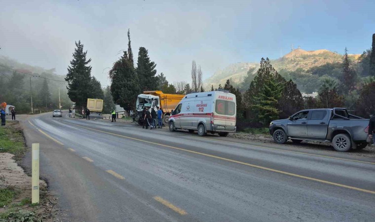 Bodrumda kamyonlar çarpıştı: 1i ağır 2 yaralı