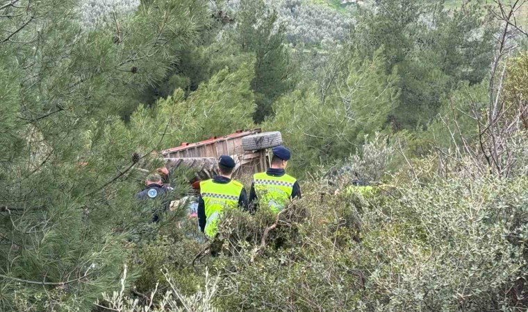 Bursada traktör şarampole yuvarlandı: 1 ölü, 1 yaralı