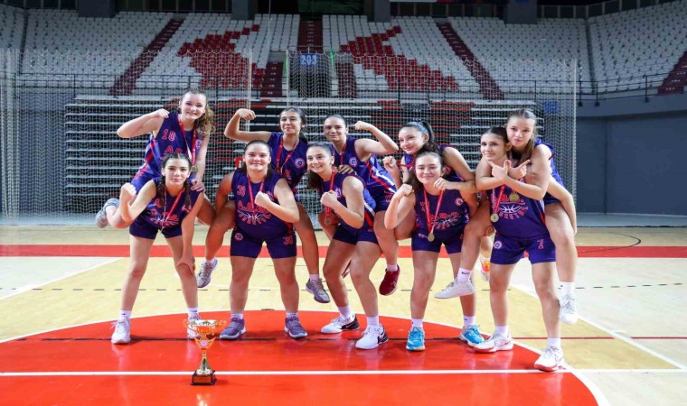 Büyükşehirin basketbolcu kızları Antalya şampiyonu oldu