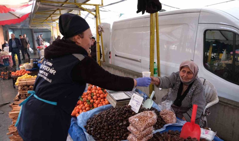 Büyükşehirin sıcak çorba ikramı vatandaşları memnun ediyor