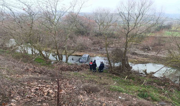 Çanakkalede araç çaya uçtu: 1 yaralı, 1 kayıp