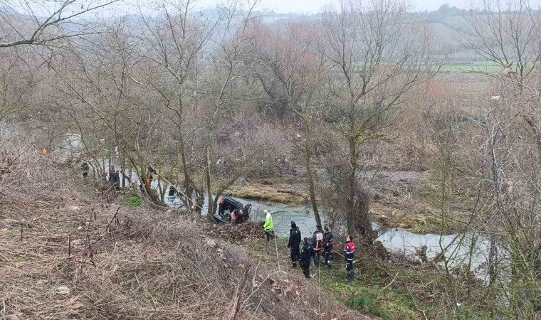 Çanakkalede otomobilin çaya uçması sonucu kaybolan kişi ölü olarak bulundu