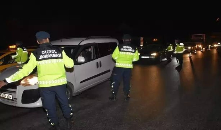 Çeşme-İzmir otoyolunda jandarma güvenliği artırdı