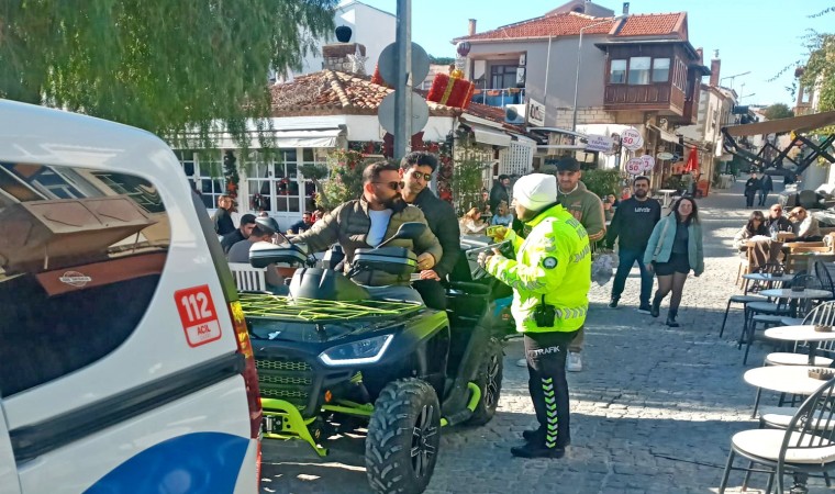 Çeşmede motosiklet denetimlerinde 23 sürücüye ceza