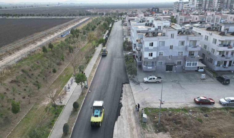 Ceyhanda yaz-kış asfalt çalışmaları sürüyor