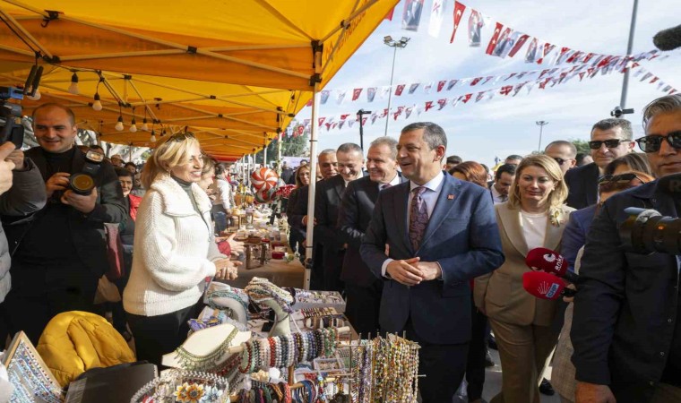 CHP Genel Başkanı Özel, Mersinde üretici kadınlarla buluştu