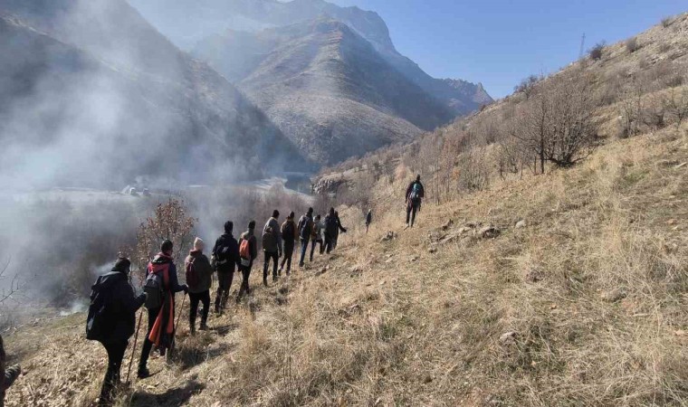 Dağcılardan Şemdinlideki kanyonlara doğa yürüyüşü