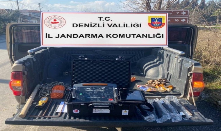 Denizlide 4 defineci jandarma tarafından suçüstü yakalandı