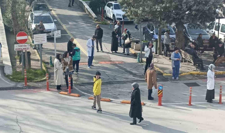 Deprem Bursada paniğe yol açtı.. Deprem anı kamerada