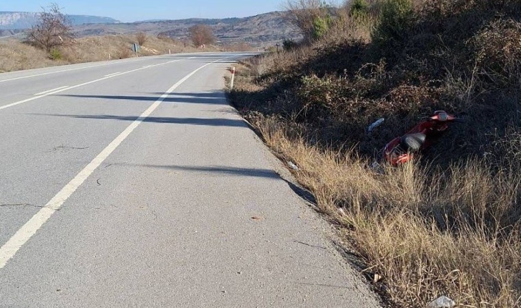 Devrilen motosiklet sürücüsü yaralandı