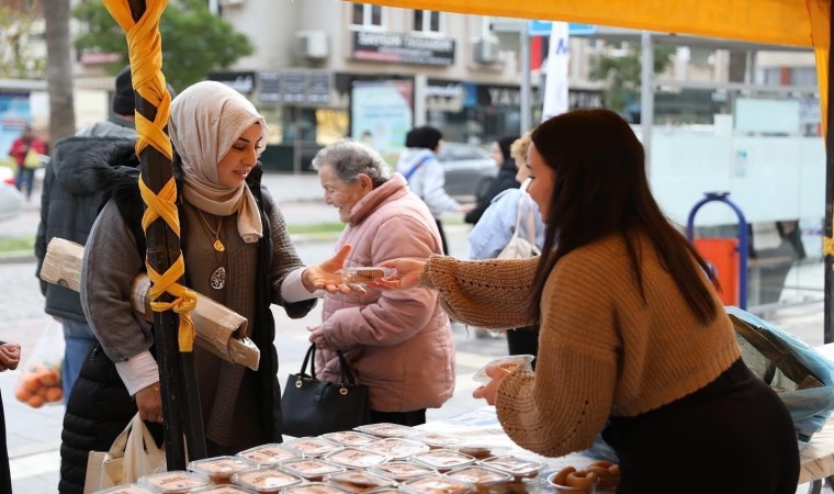 Didim Belediyesinden vatandaşlara kandil simidi ikramı