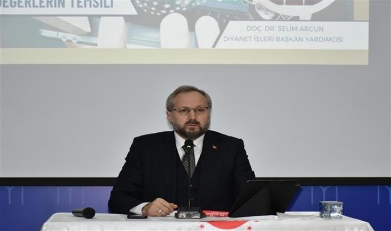 Diyanet İşleri Başkan Yardımcısı Doç. Dr. Selim Argun, Bilecikte dijital bağımlılığa değindi