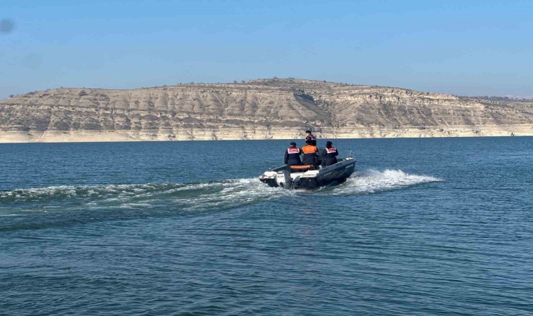 Diyarbakırda kaçak ağlarla avlanılan sazan balıkları ele geçirildi