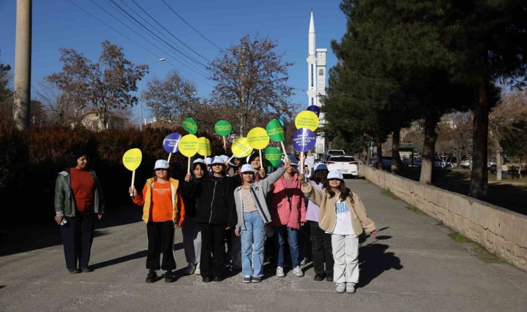 Diyarbakırda öğrenciler Güneş Evini gezdi