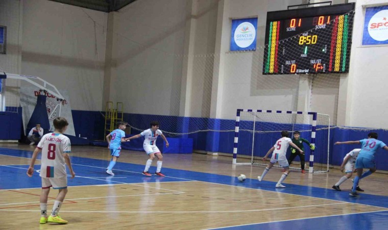 Düzcede okul sporları futsal şampiyonası heyecanı sürüyor