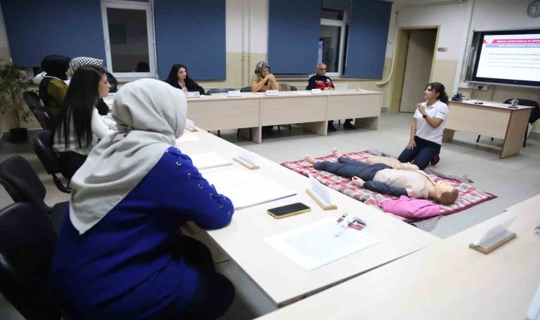 Elazığda ‘Hasta ve Yaşlı Öz Bakımına Destek kursuna yoğun ilgi