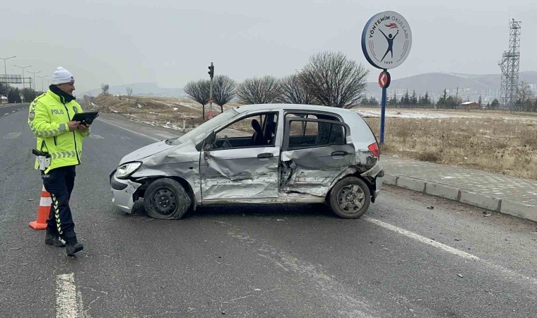 Elazığda trafik kazası: 1i ağır 3 yaralı