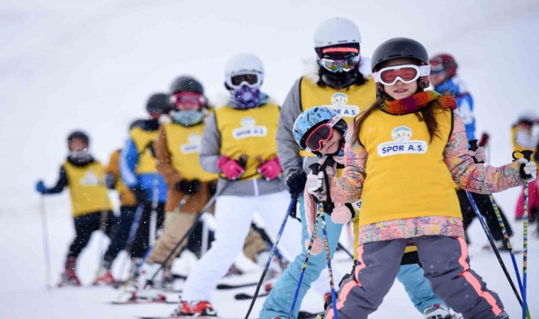 Erciyes Kayak Okulunda sömestir dönemi kayak ve snowboard eğitimleri başladı