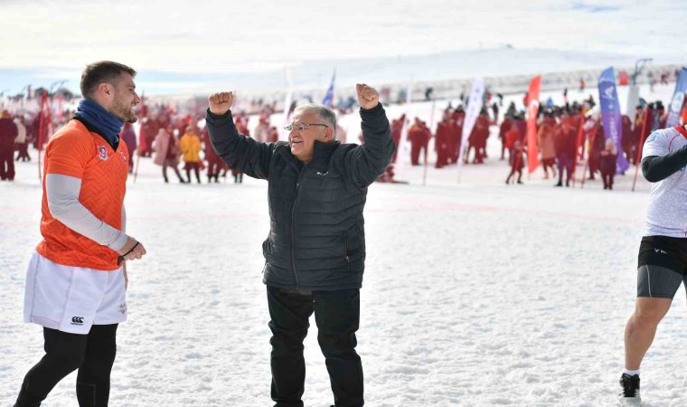 Erciyeste Kar Ragbi Türkiye Şampiyonası nefes kesti