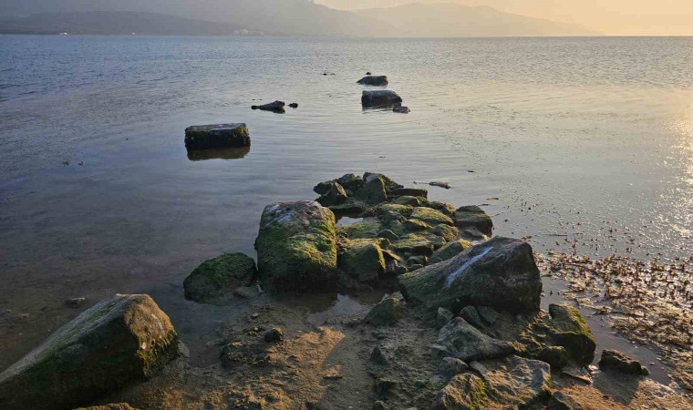 Erdek Körfezinde deniz çekildi, antik liman gün yüzüne çıktı