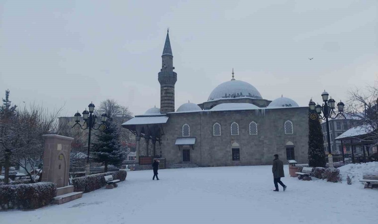 Erzurumda kar yağışı etkili oldu