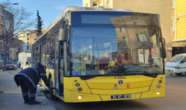 Esenlerde İETT otobüsüne havalı tabancayla ateş açıldı