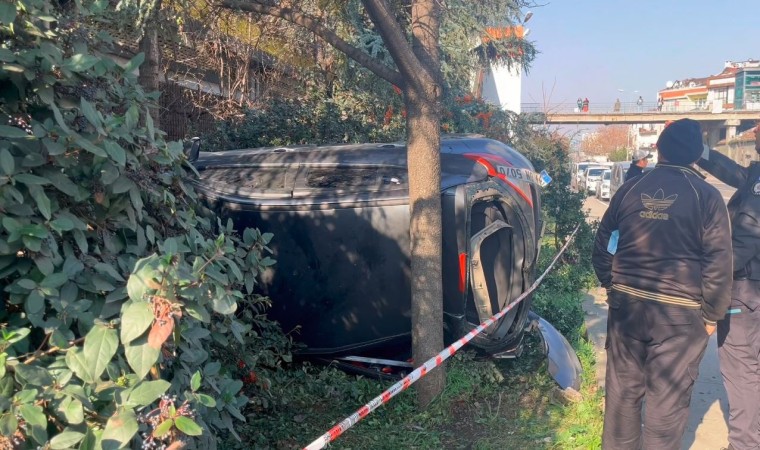 Esenlerde otomobilin makas atarken çarptığı araç takla attı: 6 yaralı