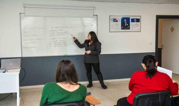 Esenyurtta Eğitimle güçlenen kadınlar bu kursta geleceklerine yön veriyor