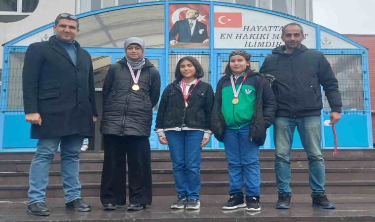 Eskişehir Orgeneral Halil Sözer Ortaokulu ‘Kick Boks müsabakalarında 4 madalya kazandı