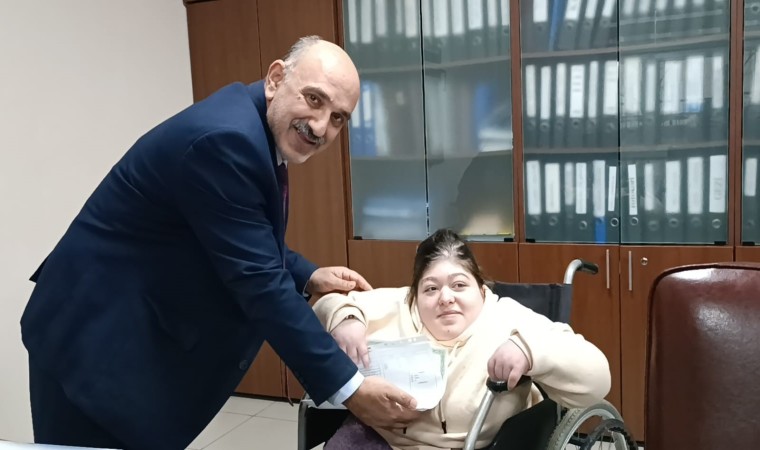 Evde eğitim gördü, karne heyecanını ilk kez okulda yaşadı