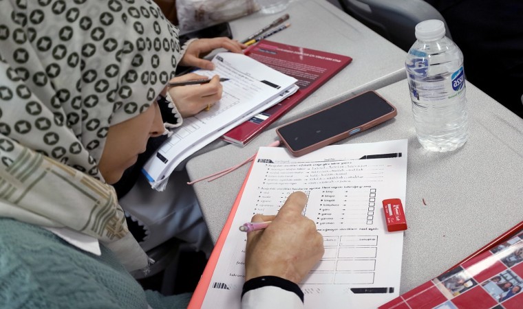 Farklı renk ve kültürlerden insanlar Türkçeyi, SAMEKle öğreniyor