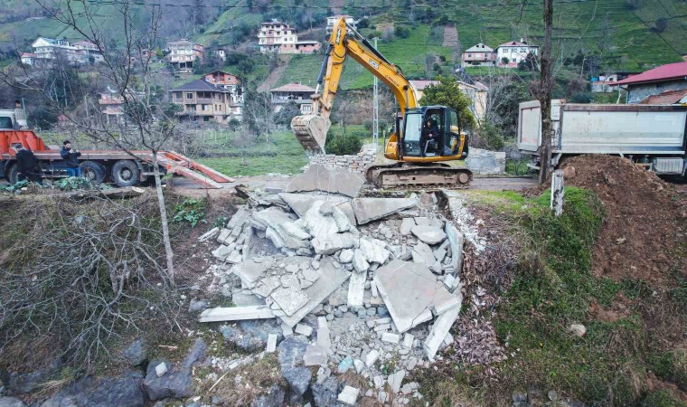 Fırtına Vadisinde 28 yapı sahipleri tarafından yıkıldı